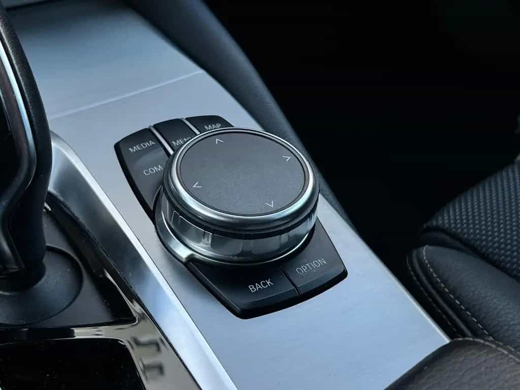 BMW 530 d Sport+LED+ACC+360°+AHK+Scheckh.+Bremse neuw 12/2018-photo-33