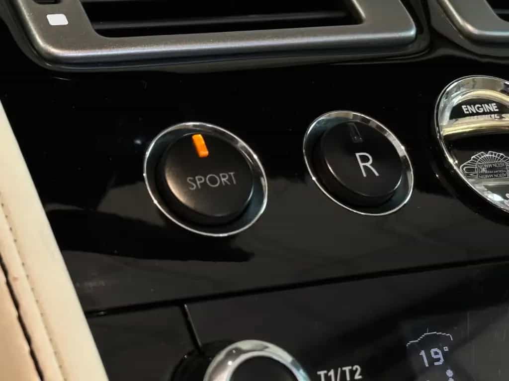 Aston Martin V8 Vantage Roadster 4.7l Sportshift *Navi,Tempo. 03/2013-photo-33