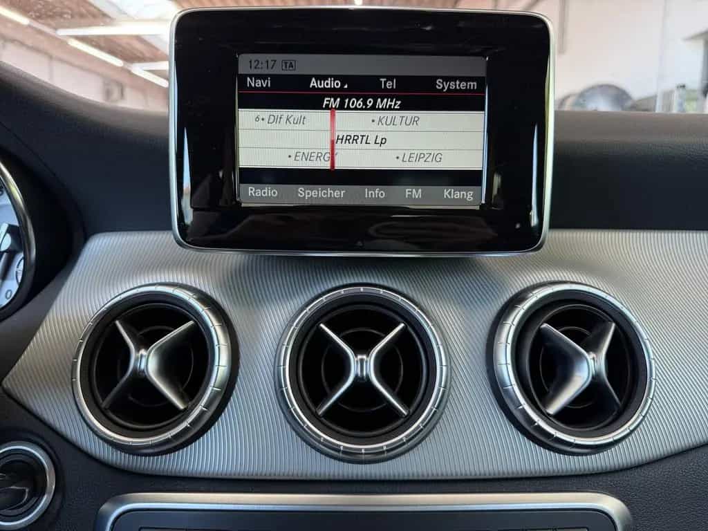 Mercedes-Benz CLA 180 Sitzheizung Tempomat Navi Klima PDC USB 07/2014-photo-23