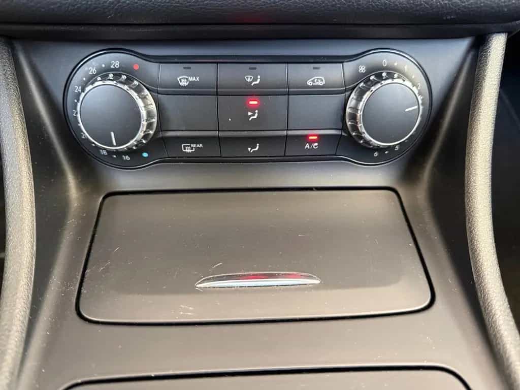 Mercedes-Benz CLA 180 Sitzheizung Tempomat Navi Klima PDC USB 07/2014-photo-26