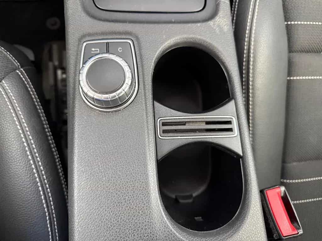 Mercedes-Benz CLA 180 Sitzheizung Tempomat Navi Klima PDC USB 07/2014-photo-28