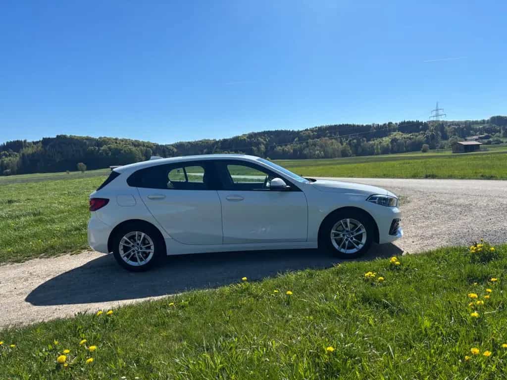 BMW 118 d Advantage mit Panorama-Schiebedach 09/2020-photo-2