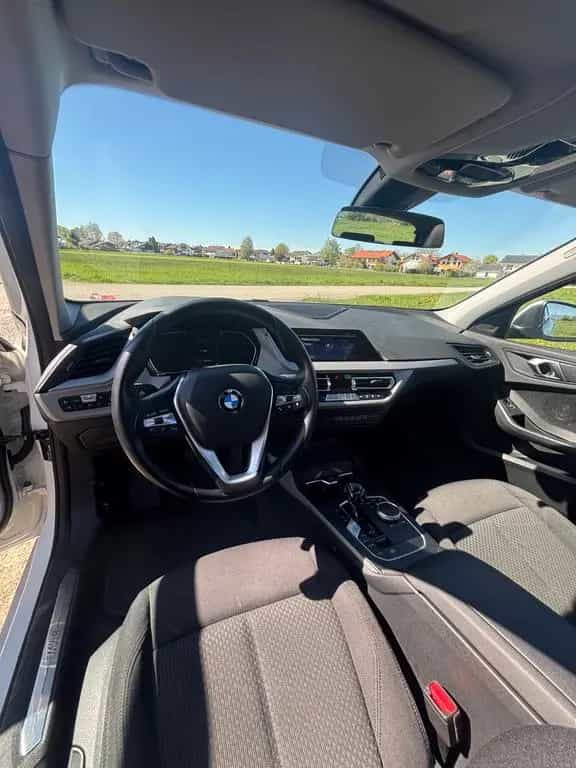 BMW 118 d Advantage mit Panorama-Schiebedach 09/2020-photo-4