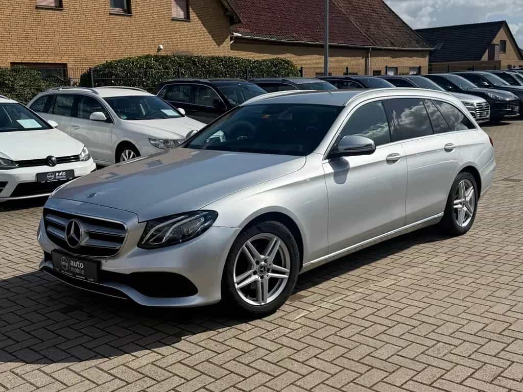 Mercedes-Benz E 220 d T, LED, Leder, Kamera, Service neu 12/2017-photo-0