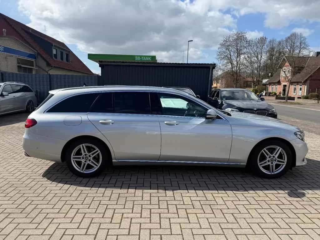 Mercedes-Benz E 220 d T, LED, Leder, Kamera, Service neu 12/2017-photo-5