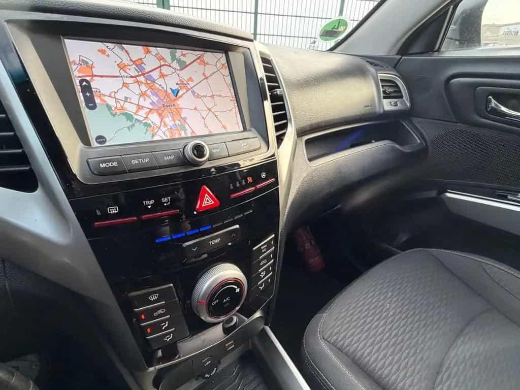Ssangyong Tivoli 1.6 e-XDi 160 QUARTZ 2WD Navi Kamera Eu6 08/2016-photo-13