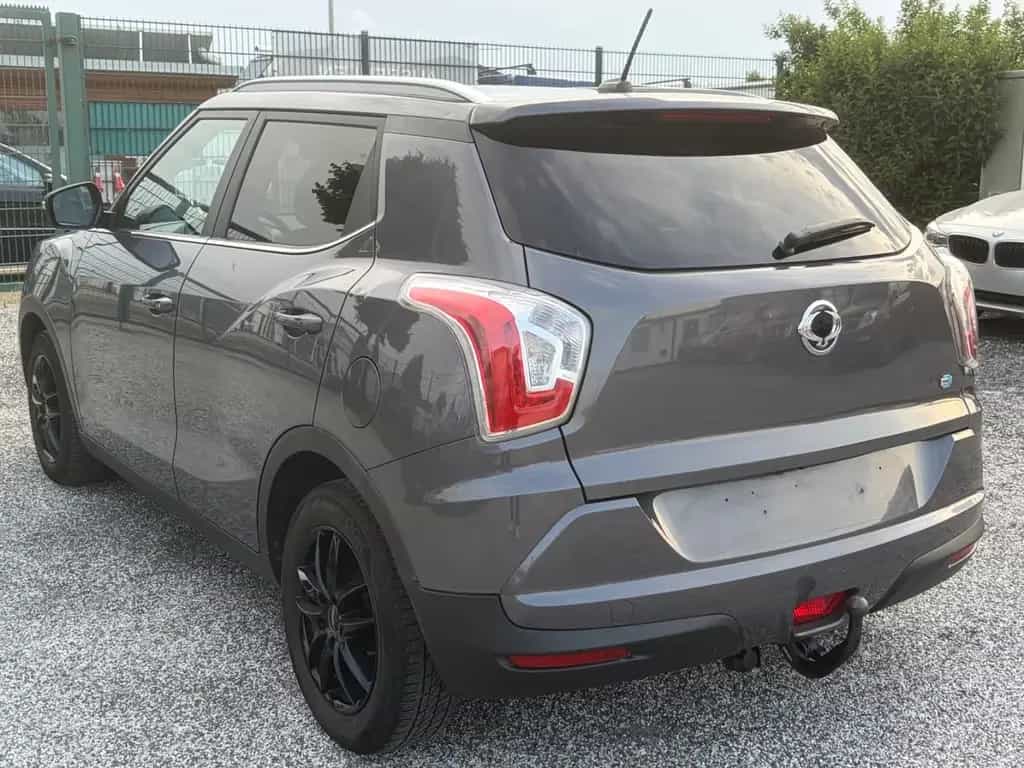 Ssangyong Tivoli 1.6 e-XDi 160 QUARTZ 2WD Navi Kamera Eu6 08/2016-photo-3