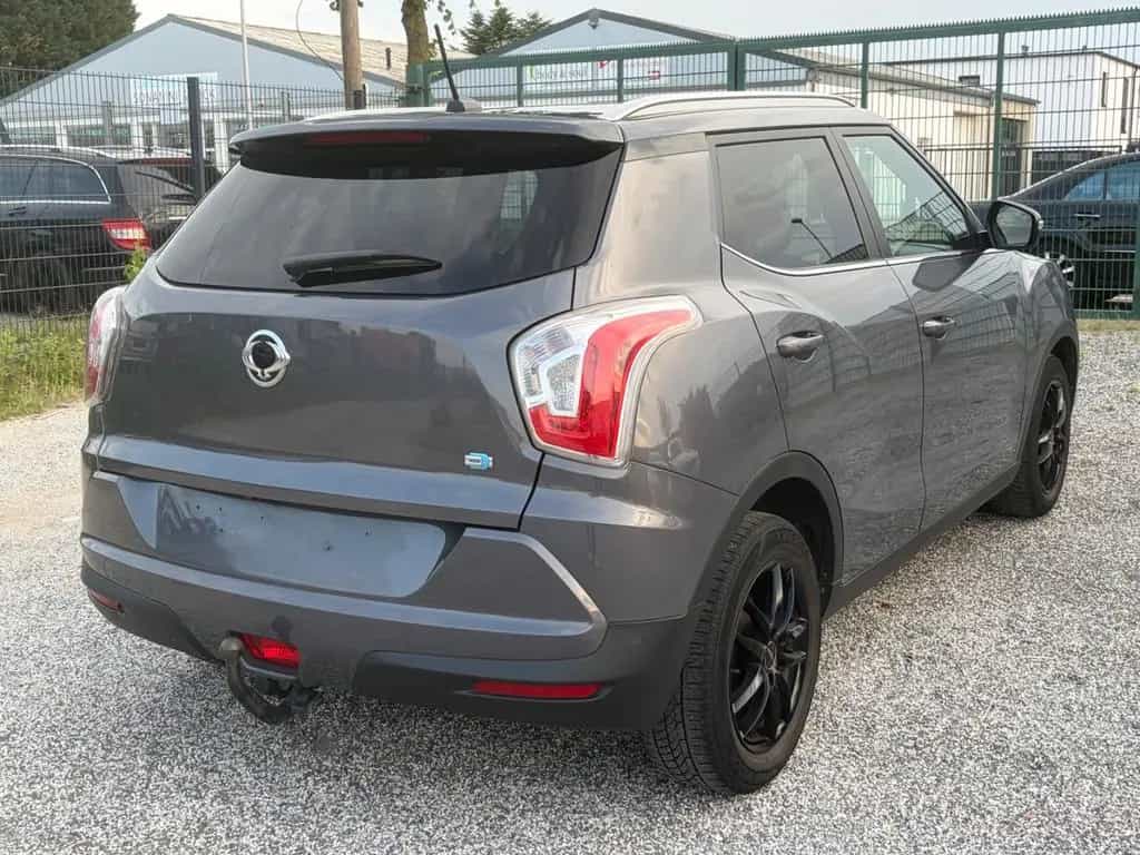 Ssangyong Tivoli 1.6 e-XDi 160 QUARTZ 2WD Navi Kamera Eu6 08/2016-photo-5