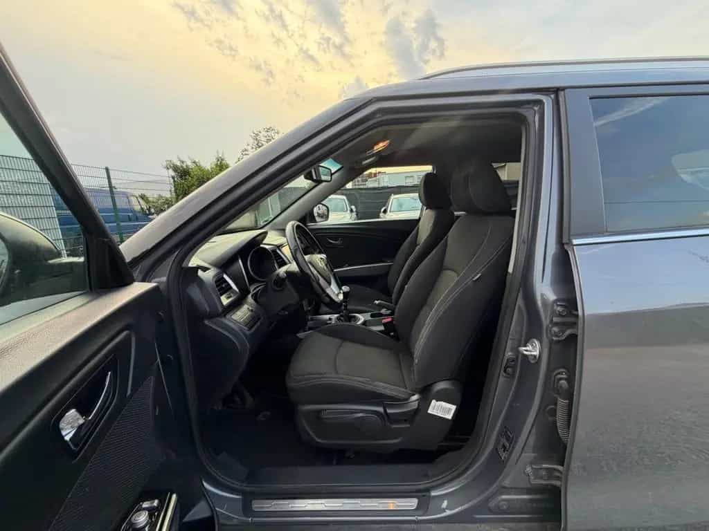 Ssangyong Tivoli 1.6 e-XDi 160 QUARTZ 2WD Navi Kamera Eu6 08/2016-photo-6