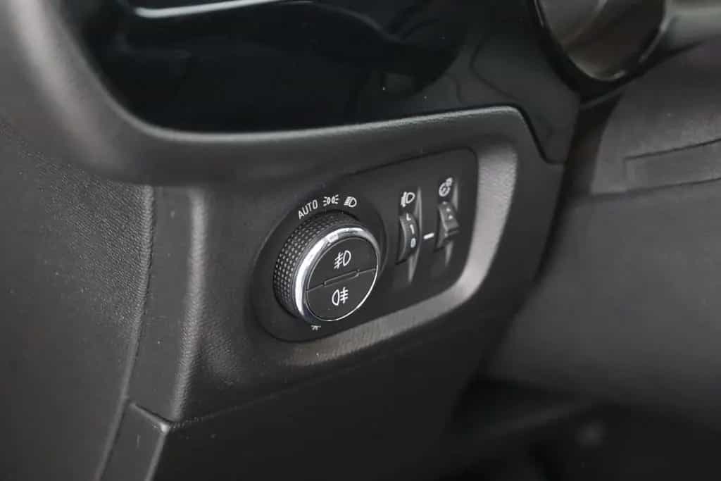 Opel Corsa F 1.2 Turbo LED IntelliLink Sitzheizung 10/2020-photo-19
