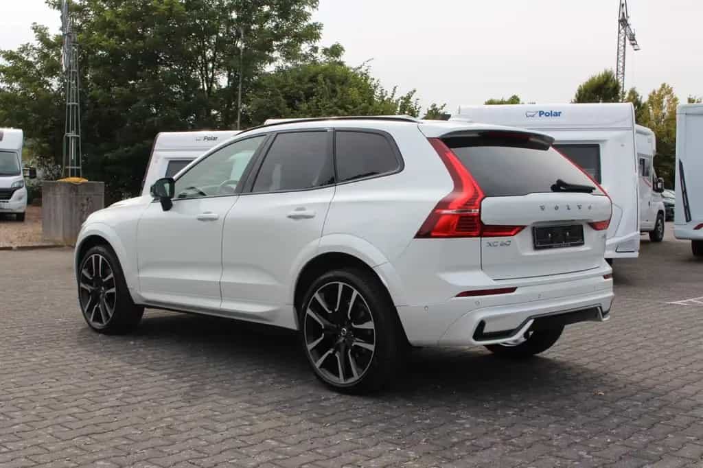 Volvo XC60 B5 Benzin Ultra Dark Luftfederung 12/2024-photo-1