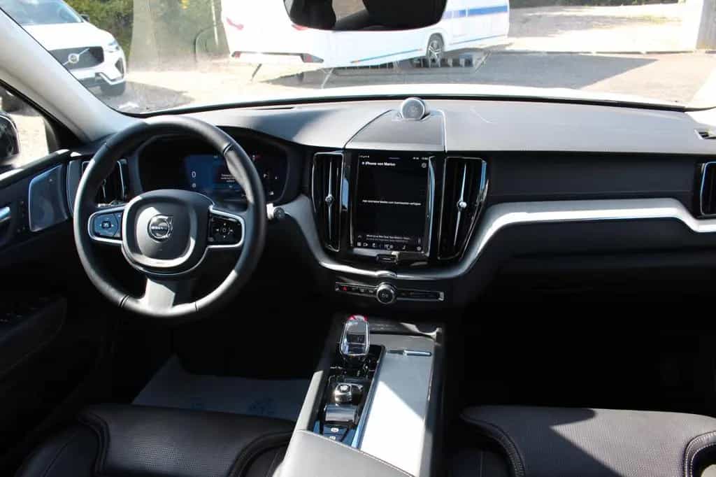 Volvo XC60 B5 Benzin Ultra Dark Luftfederung 12/2024-photo-11