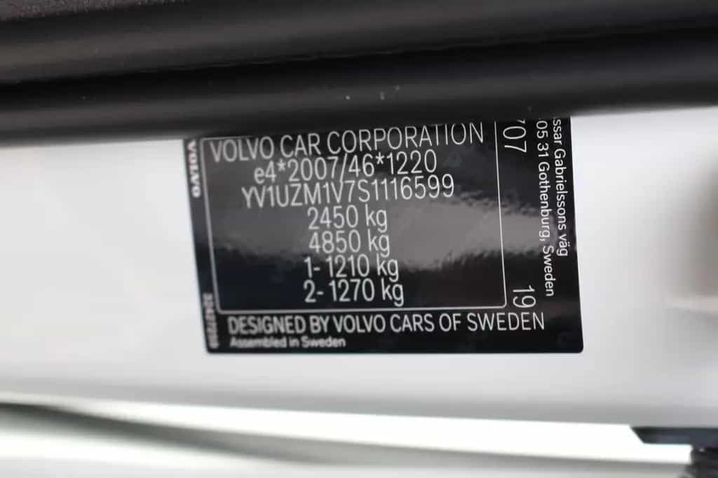 Volvo XC60 B5 Benzin Ultra Dark Luftfederung 12/2024-photo-12