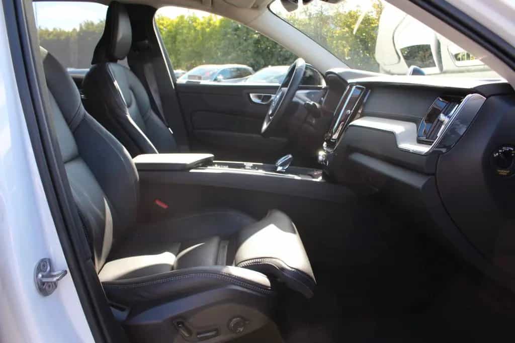 Volvo XC60 B5 Benzin Ultra Dark Luftfederung 12/2024-photo-13