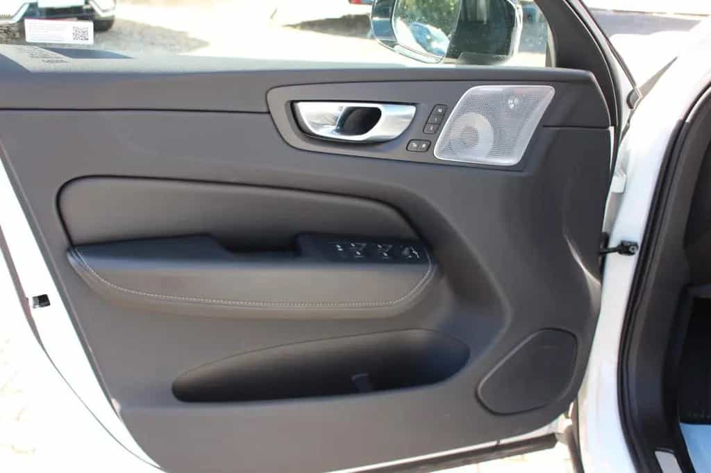 Volvo XC60 B5 Benzin Ultra Dark Luftfederung 12/2024-photo-14