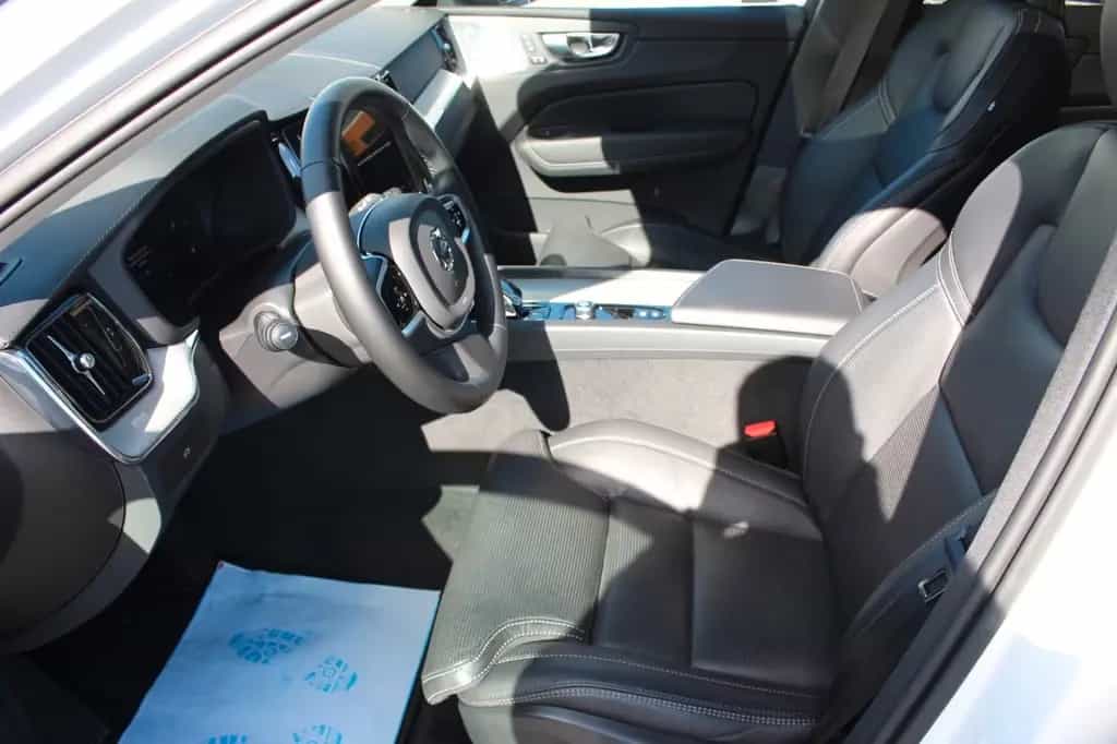 Volvo XC60 B5 Benzin Ultra Dark Luftfederung 12/2024-photo-15