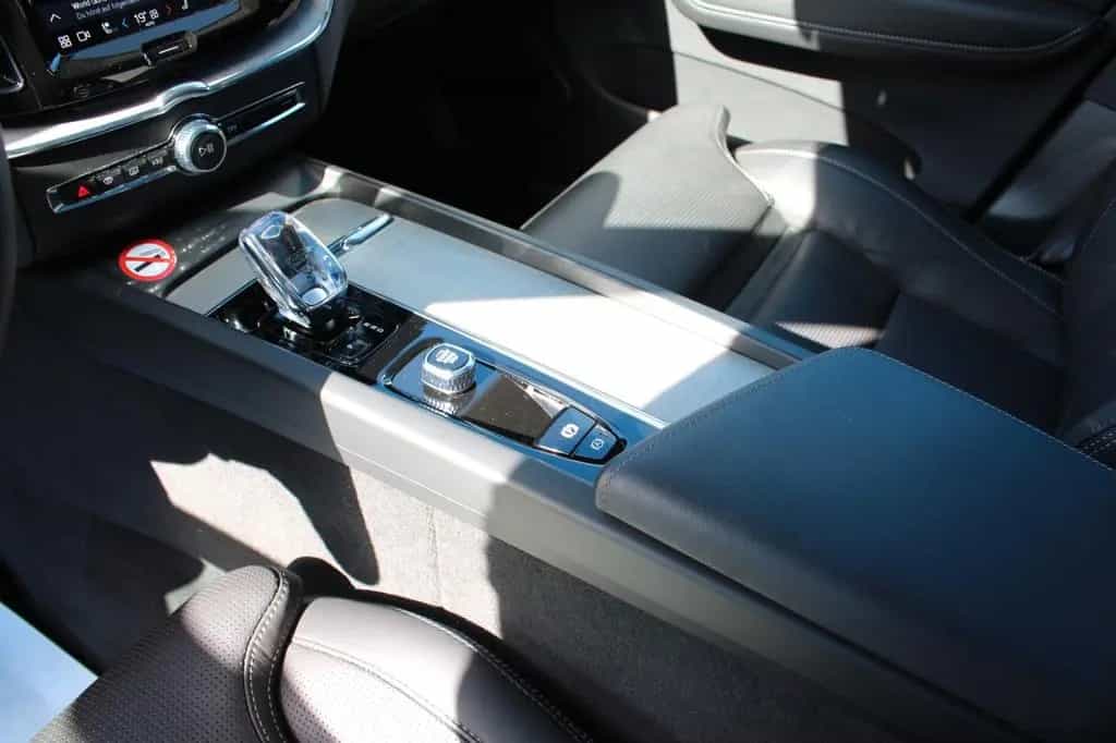 Volvo XC60 B5 Benzin Ultra Dark Luftfederung 12/2024-photo-16
