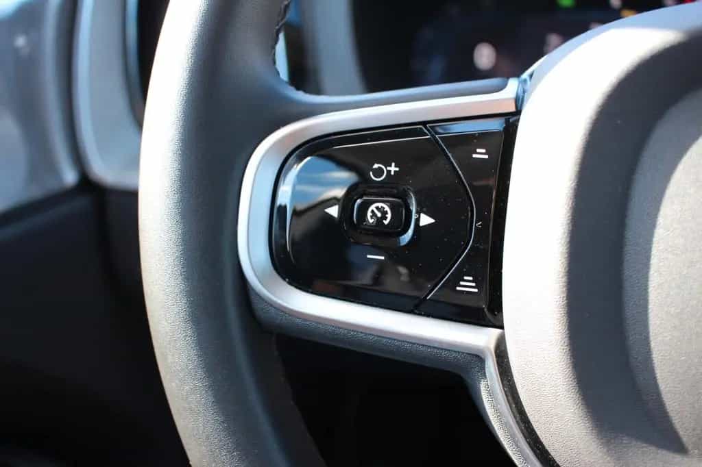Volvo XC60 B5 Benzin Ultra Dark Luftfederung 12/2024-photo-19