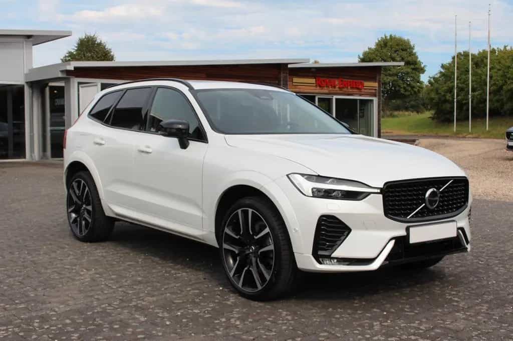 Volvo XC60 B5 Benzin Ultra Dark Luftfederung 12/2024-photo-3