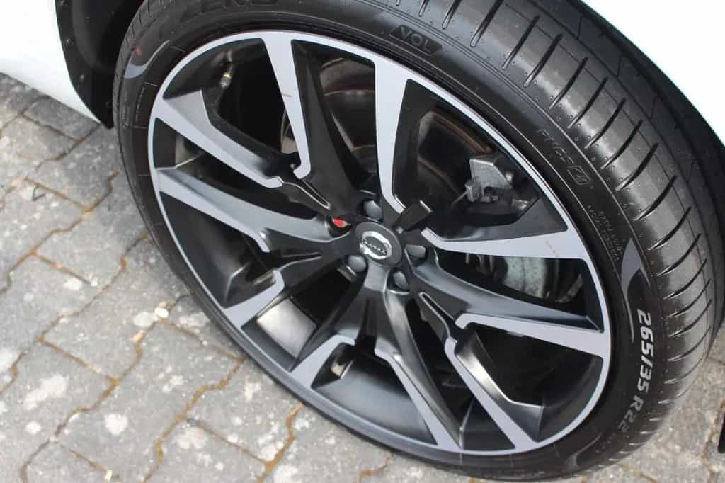 Volvo XC60 B5 Benzin Ultra Dark Luftfederung 12/2024-photo-4
