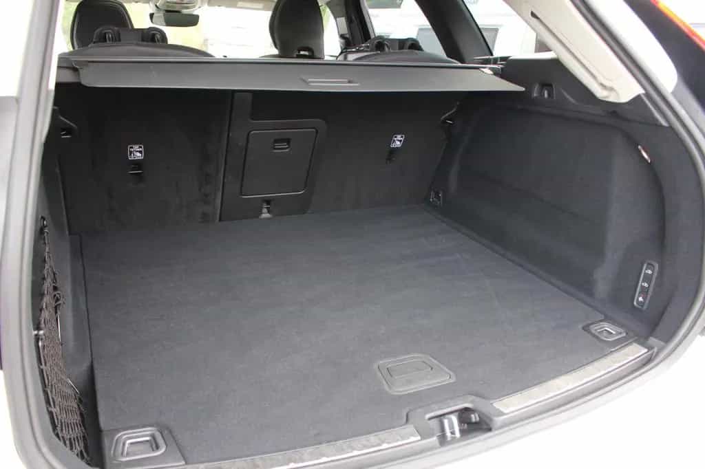 Volvo XC60 B5 Benzin Ultra Dark Luftfederung 12/2024-photo-5
