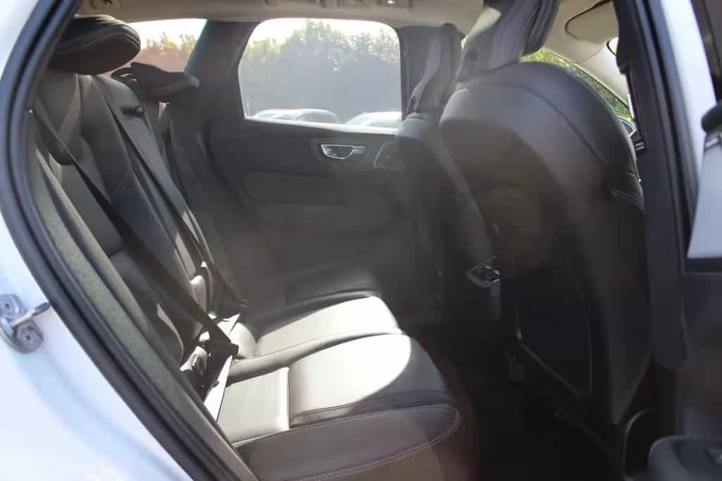 Volvo XC60 B5 Benzin Ultra Dark Luftfederung 12/2024-photo-8