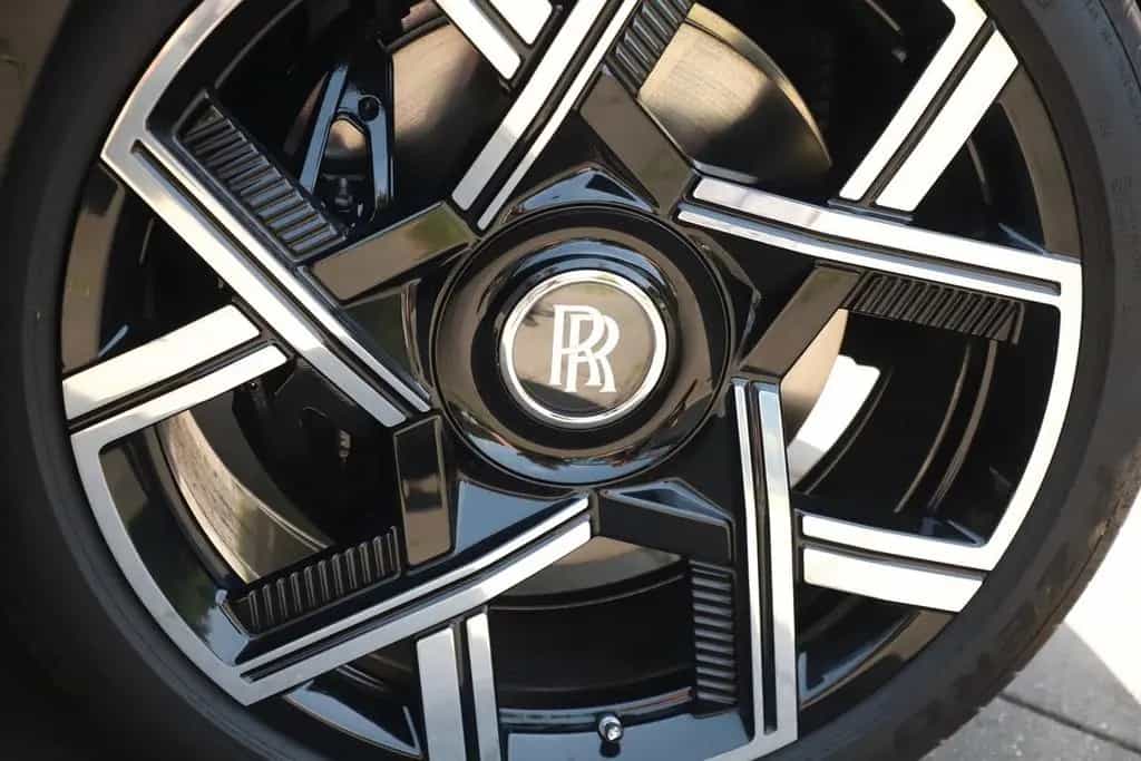 Rolls-Royce Cullinan Black Badge 2026 Sanctuary Seats 04/2026-photo-17