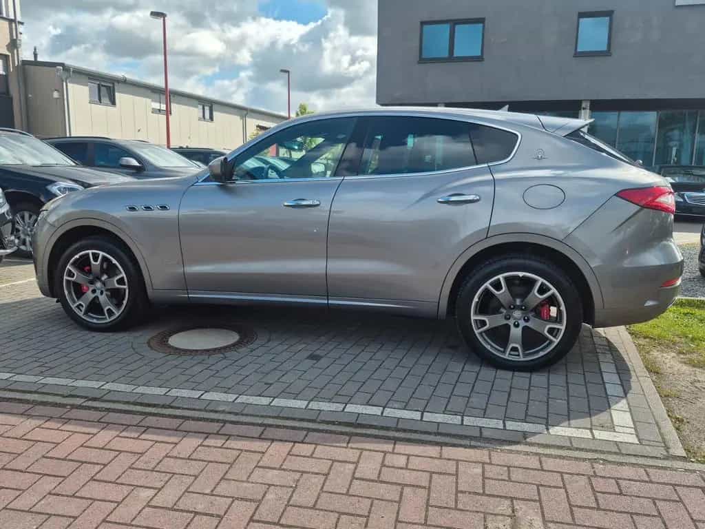 Maserati Levante Diesel 3.0 TDI Leder Navi LED 03/2017-photo-2