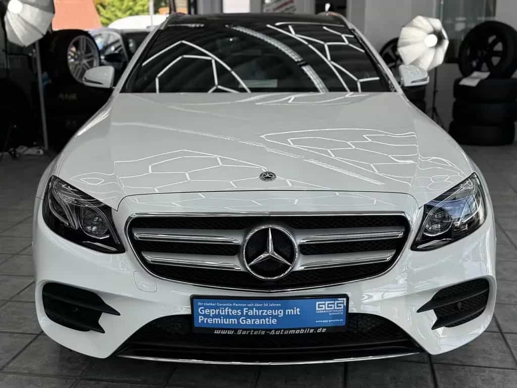 Mercedes-Benz E 200 T CGI AMG Line, LED, Leder, Pano, 9G, Navi 03/2017-photo-1