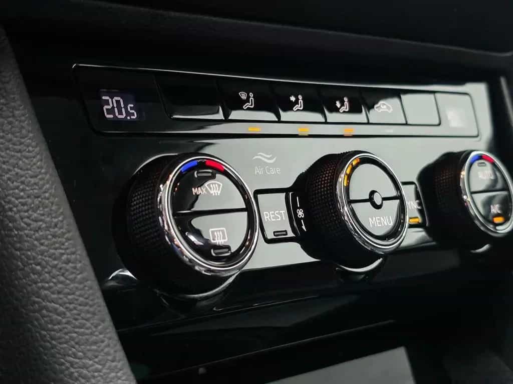 Skoda Superb 1.5 TSI ACT /Carplay/AHKschwenk./ACC 05/2019-photo-17