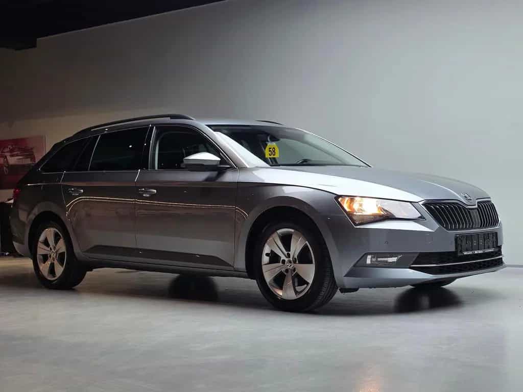 Skoda Superb 1.5 TSI ACT /Carplay/AHKschwenk./ACC 05/2019-photo-3