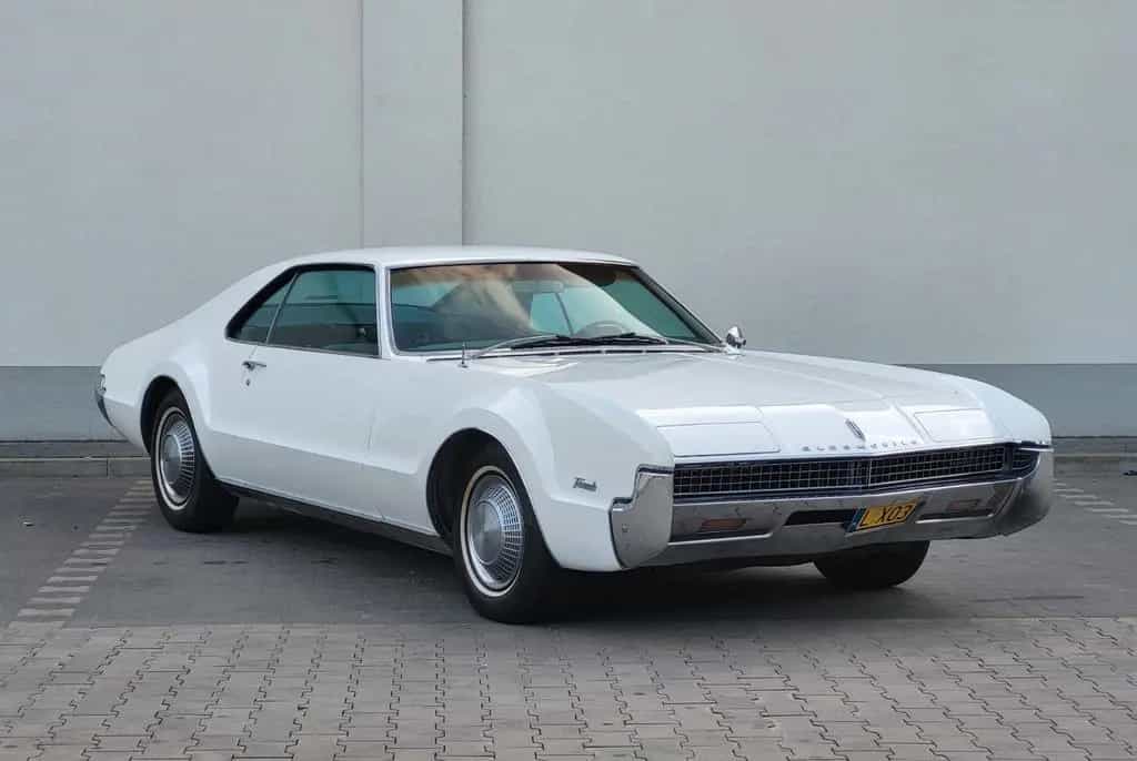 Oldsmobile Toronado 01/1967-photo-1