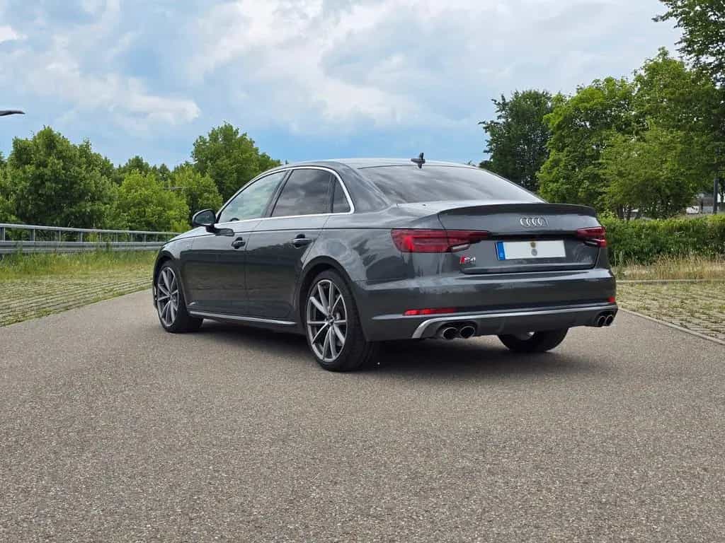 Audi S4 3.0 TFSI quattro SportDiff B&O 1Hand 05/2018-photo-1