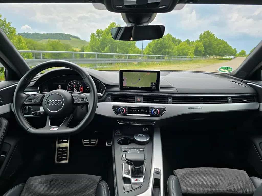 Audi S4 3.0 TFSI quattro SportDiff B&O 1Hand 05/2018-photo-12