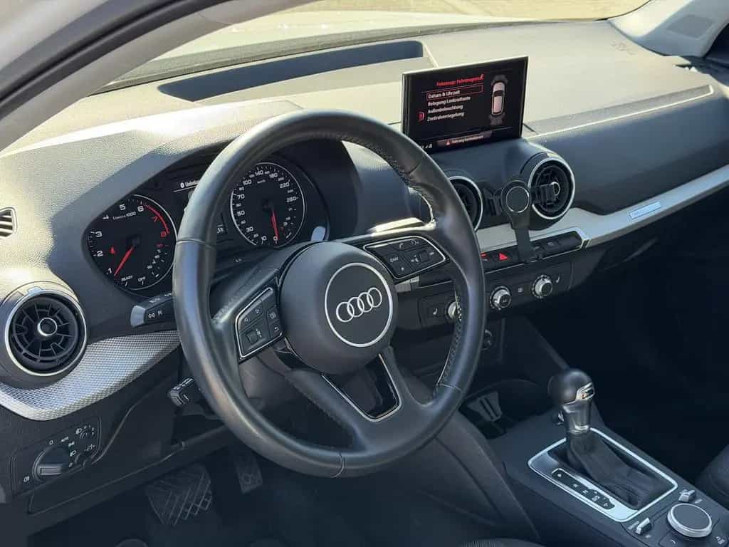 Audi Q2 35 TFSI S-Tronic / Sitzheizung / AKH 04/2019-photo-11