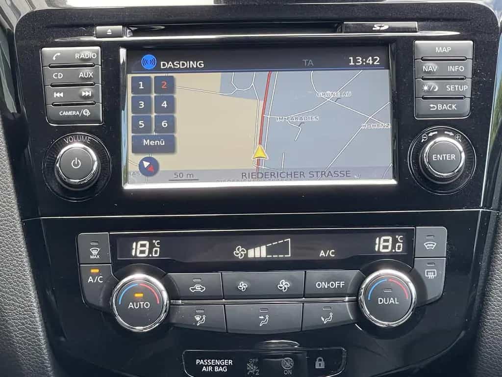 Nissan Qashqai Tekna LED Navi Pano Kamera-360° Abn.AHK 12/2017-photo-18