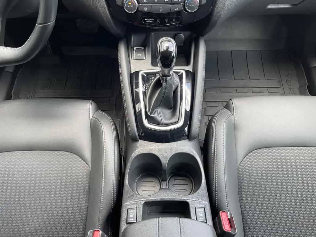 Nissan Qashqai Tekna LED Navi Pano Kamera-360° Abn.AHK 12/2017-photo-19
