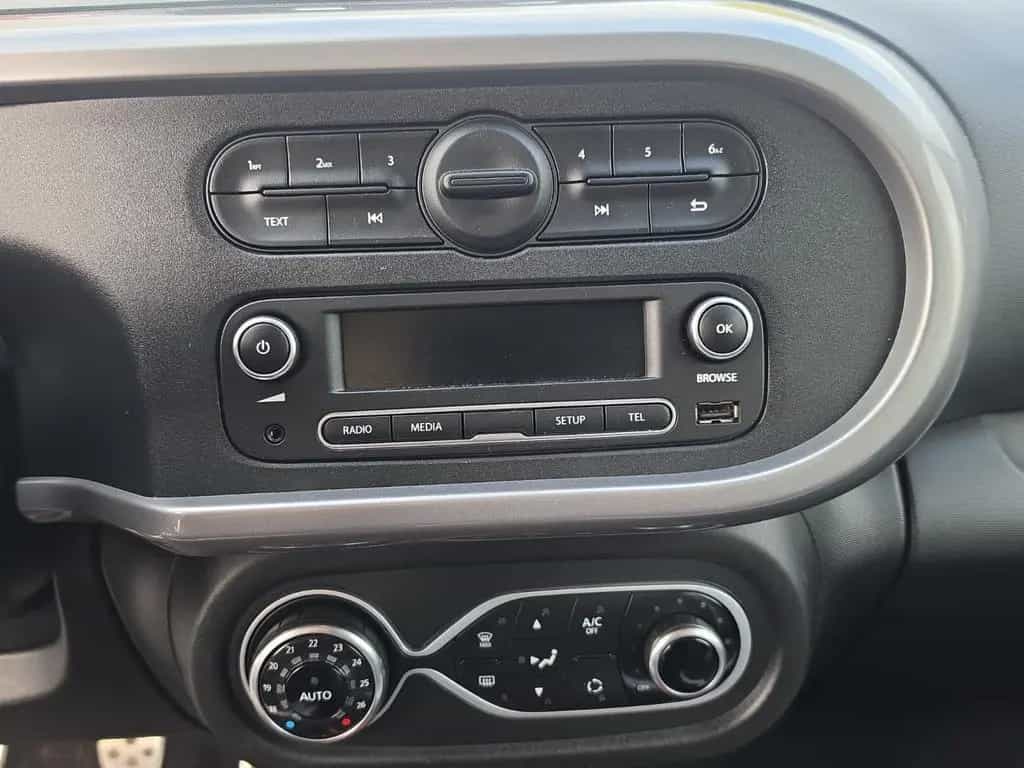 Renault Twingo GT Tempomat SHZ PDC TÜV NEU 08/2017-photo-26