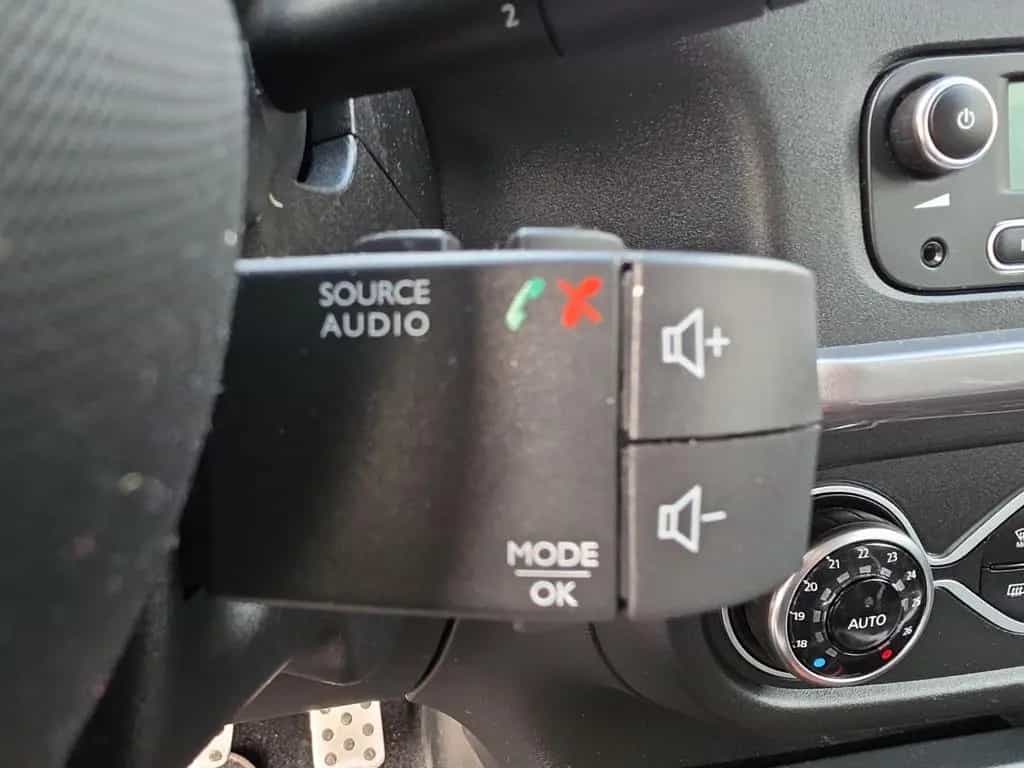 Renault Twingo GT Tempomat SHZ PDC TÜV NEU 08/2017-photo-28