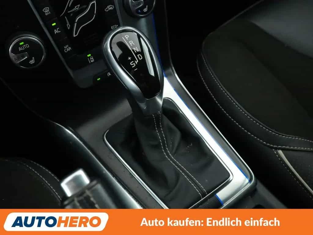 Volvo V40 1.5 Momentum Aut.*NAV*TEMP*CAM*PDC*SHZ*ALU* 03/2016-photo-24