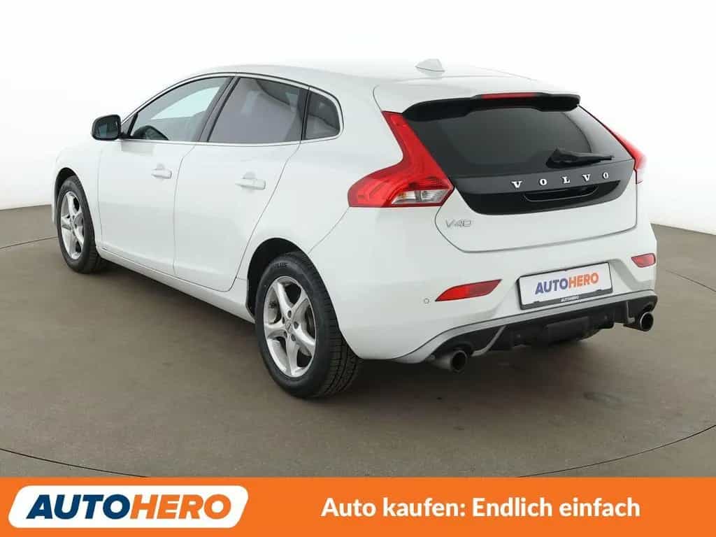 Volvo V40 1.5 Momentum Aut.*NAV*TEMP*CAM*PDC*SHZ*ALU* 03/2016-photo-3