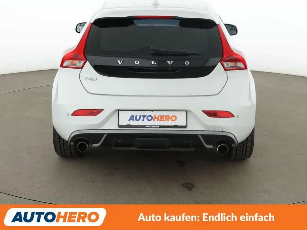 Volvo V40 1.5 Momentum Aut.*NAV*TEMP*CAM*PDC*SHZ*ALU* 03/2016-photo-4