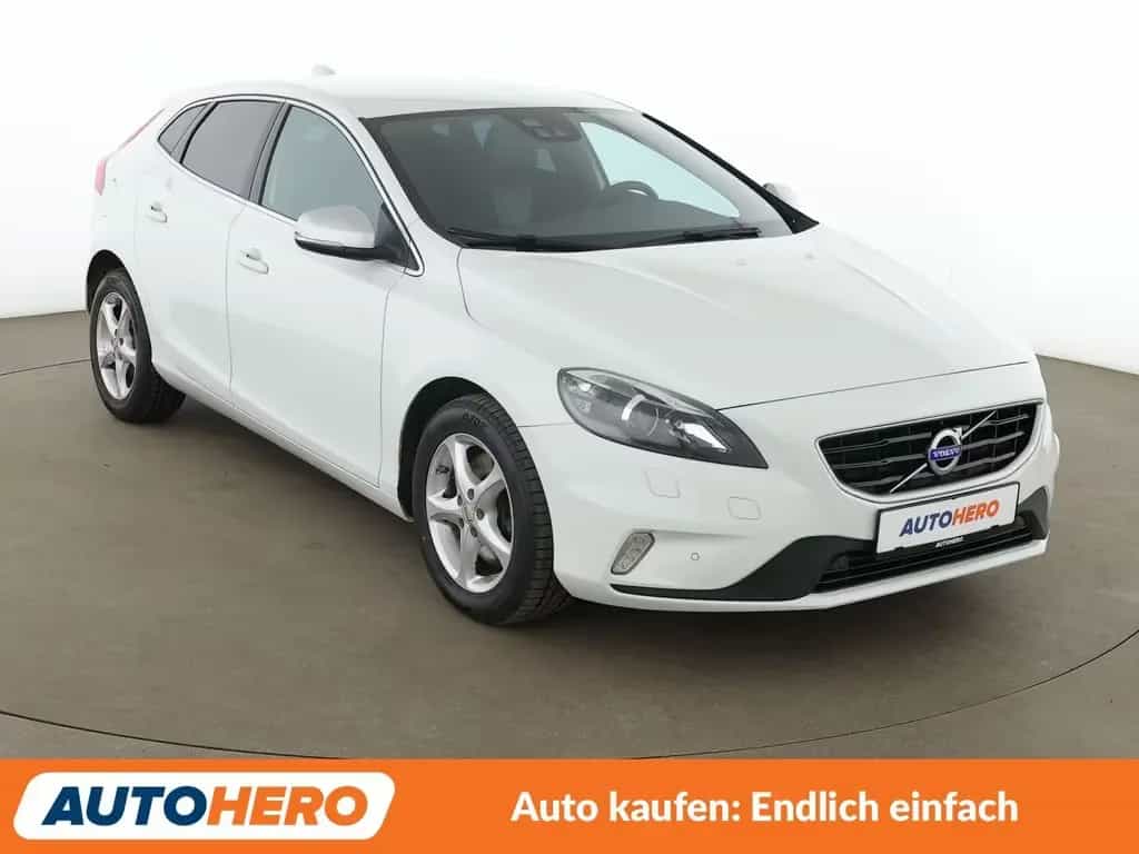 Volvo V40 1.5 Momentum Aut.*NAV*TEMP*CAM*PDC*SHZ*ALU* 03/2016-photo-7
