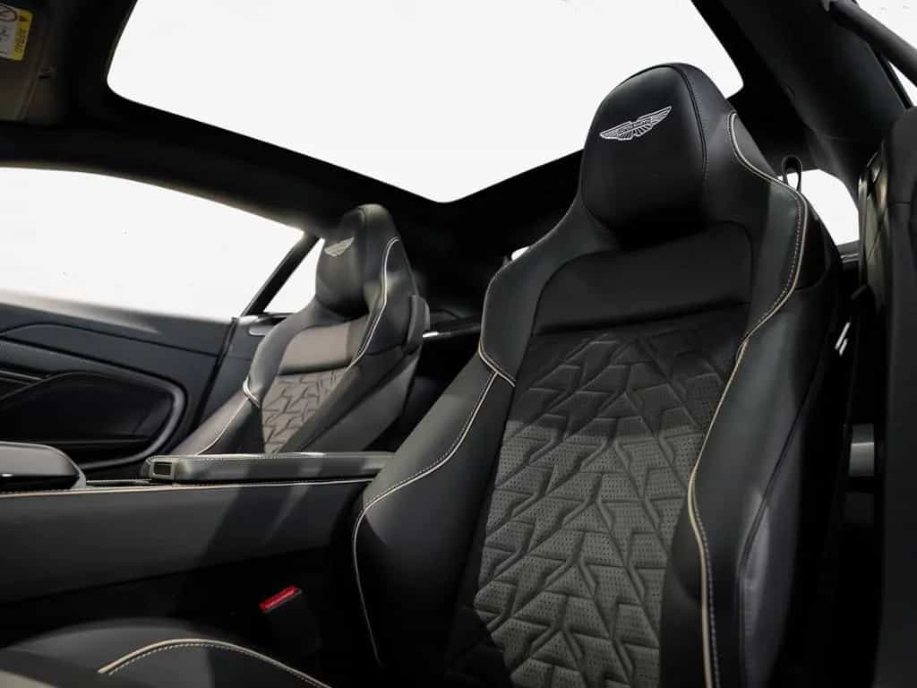 Aston Martin Vanquish Coupe Aston Martin Hamburg null-photo-11