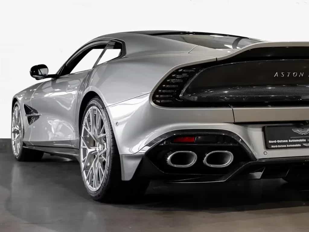 Aston Martin Vanquish Coupe Aston Martin Hamburg null-photo-28