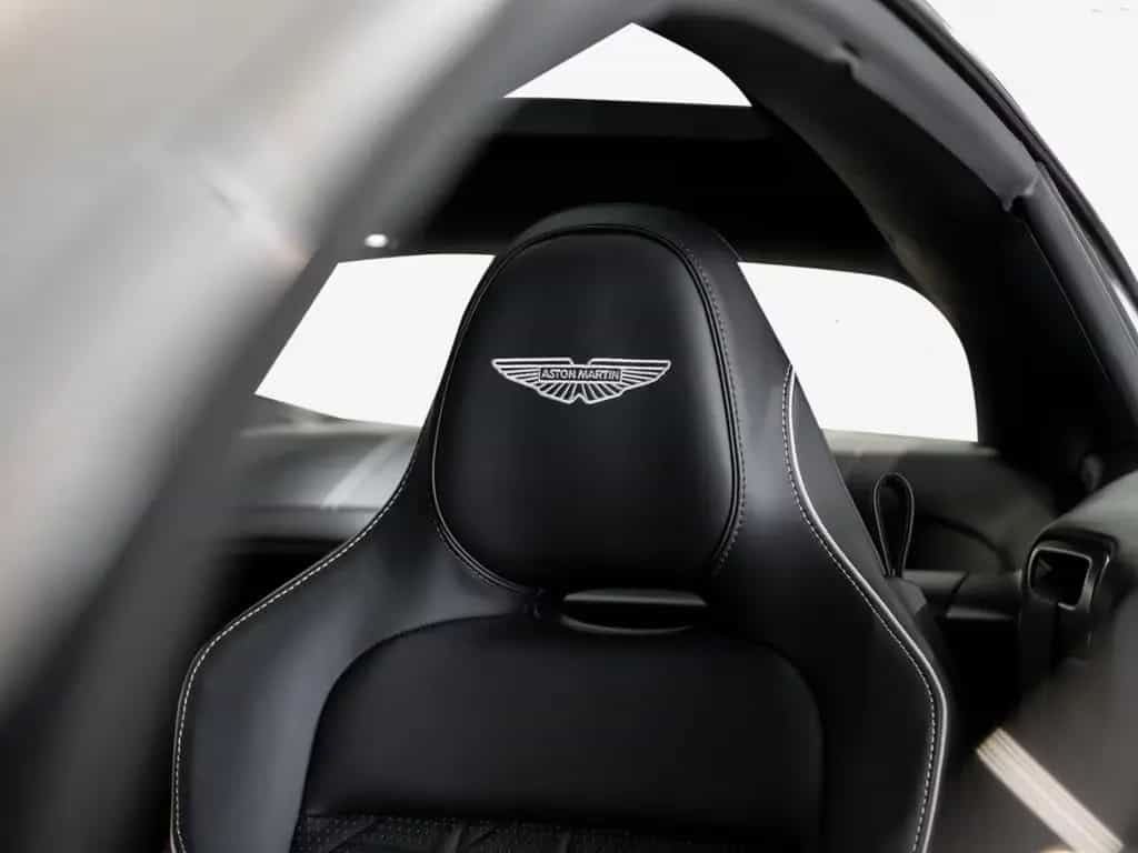Aston Martin Vanquish Coupe Aston Martin Hamburg null-photo-4