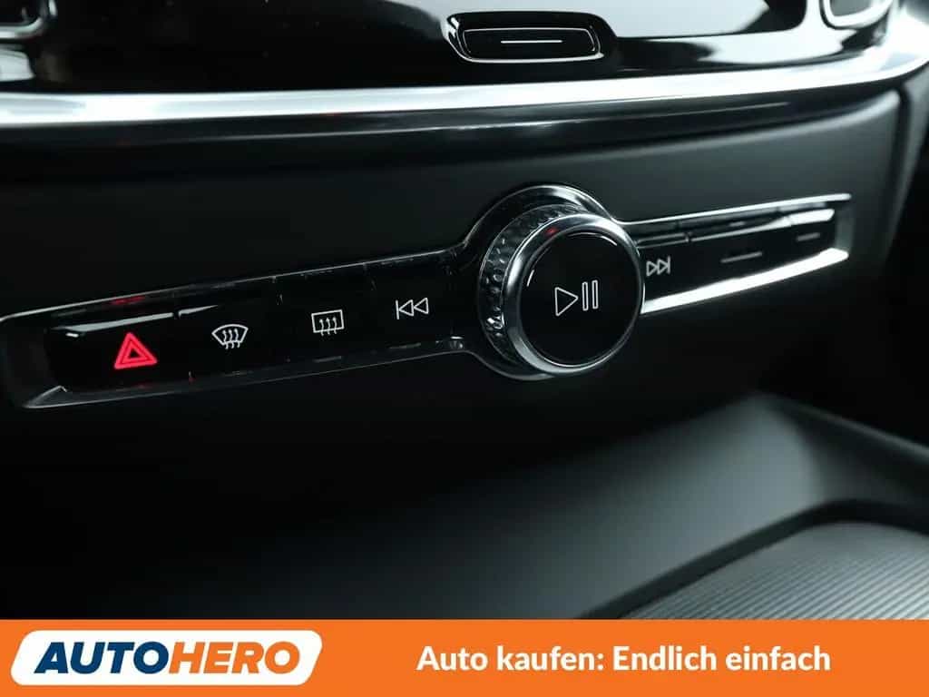 Volvo V60 2.0 T5 R-Design Aut.*NAVI*TEMPO*CAM*PDC*SHZ* 08/2019-photo-24