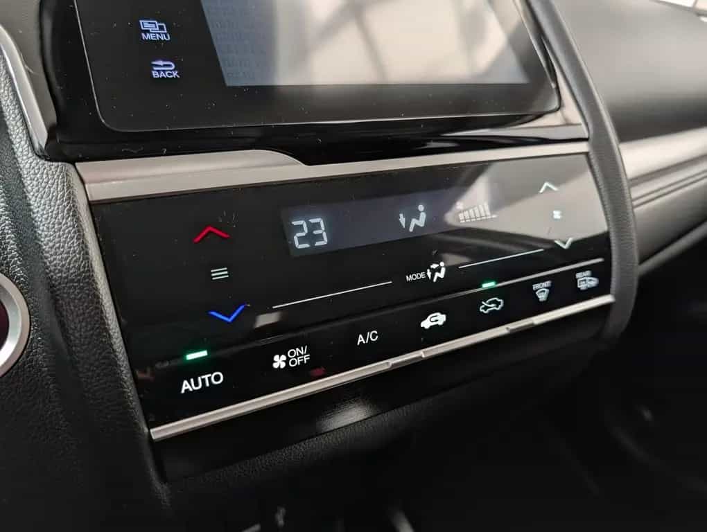 Honda Jazz 1.3 i-VTEC Elegance CVT SHZ|Navi|RFK|Klima 12/2017-photo-16