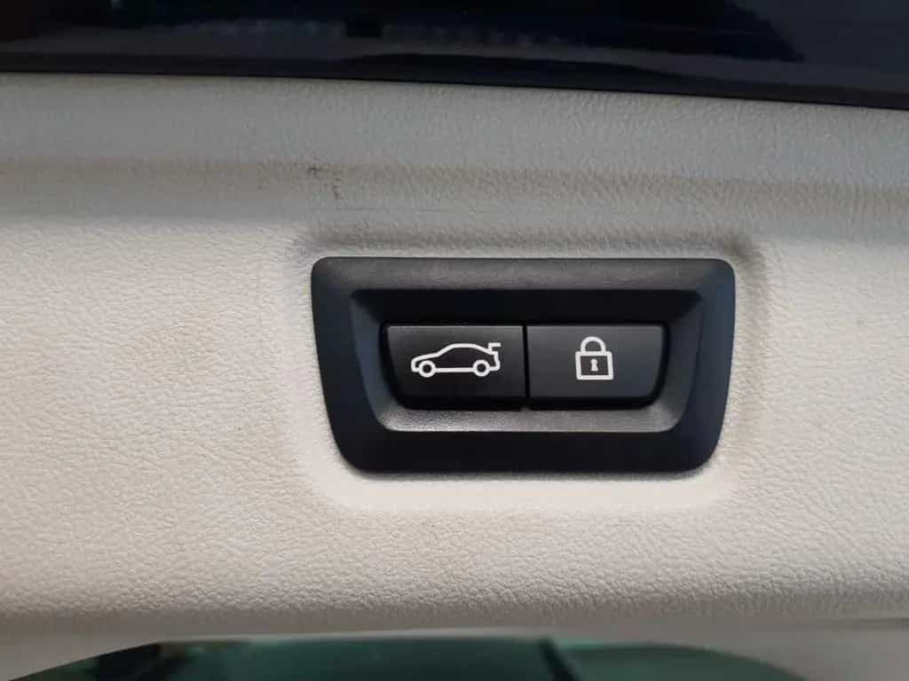 BMW 320 d Touring xDrive Aut. Navi Leder 02/2023-photo-10
