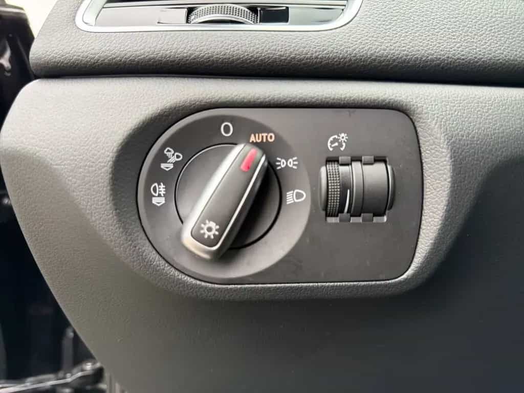 Audi Q3 S-line design Sportpaket AHK-klappbar Leder S 07/2018-photo-24